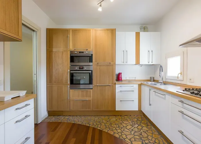 Point Of View فيرونا