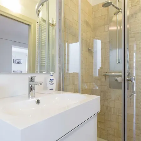 Point Of View Apartment *